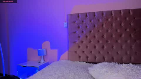 Snapshot of amyolimpo chatting on 02-05-25, 04:06 Amy ... Nice to meet u thumb up me please its important online show from 02-05-25, 04:06