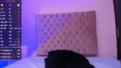 Snapshot of amyolimpo chatting on 02-09-25, 04:04 Amy ... Nice to meet u thumb up me please its important online show from 02-09-25, 04:04