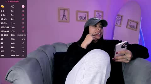 Snapshot of amyolimpo chatting on 02-12-25, 05:26 Amy ... Nice to meet u thumb up me please its important online show from 02-12-25, 05:26