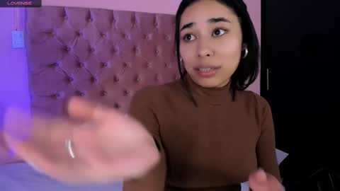 Snapshot of amyolimpo chatting on 02-16-25, 01:36 Amy ... Nice to meet u thumb up me please its important online show from 02-16-25, 01:36