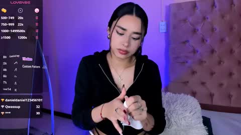 Snapshot of amyolimpo chatting on 02-25-25, 06:36 Amy ... Nice to meet u thumb up me please its important online show from 02-25-25, 06:36