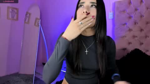 Snapshot of amyolimpo chatting on 03-01-25, 09:51 Amy ... Nice to meet u thumb up me please its important online show from 03-01-25, 09:51