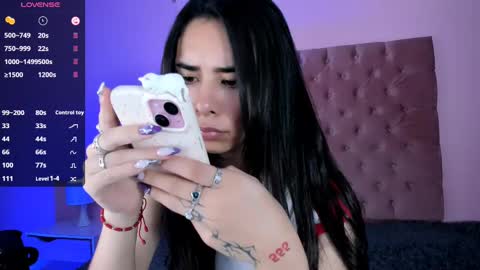 Snapshot of amyolimpo chatting on 03-11-25, 04:21 Amy ... Nice to meet u thumb up me please its important online show from 03-11-25, 04:21