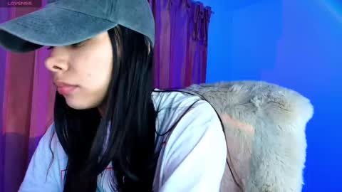 Snapshot of amyolimpo chatting on 09-23-25, 11:08 Amy ... Nice to meet u thumb up me please its important online show from 09-23-25, 11:08