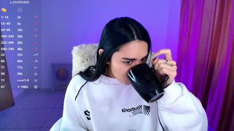 Snapshot of amyolimpo chatting on 10-04-25, 03:48 Amy ... Nice to meet u thumb up me please its important online show from 10-04-25, 03:48