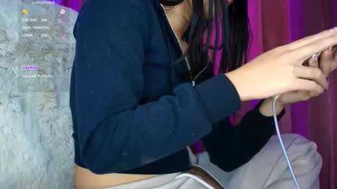 Snapshot of amyolimpo chatting on 10-05-25, 06:12 Amy ... Nice to meet u thumb up me please its important online show from 10-05-25, 06:12