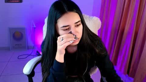 Snapshot of amyolimpo chatting on 10-25-25, 04:53 Amy ... Nice to meet u thumb up me please its important online show from 10-25-25, 04:53