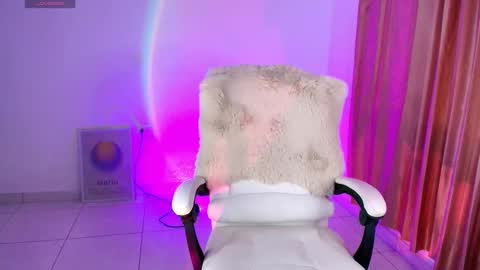 Amy ... Nice to meet u   thumb up me please its important online show from 11-10-25, 03:05