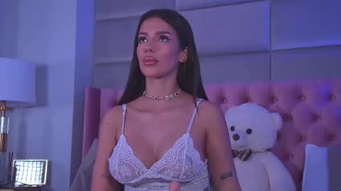 Snapshot of amyra_moon chatting on 10-10-25, 04:00 Amyra online show from 10-10-25, 04:00