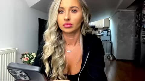 Snapshot of amyroberta92 chatting on 01-13-25, 10:03 amyroberta92 online show from 01-13-25, 10:03