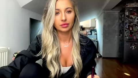 Snapshot of amyroberta92 chatting on 01-23-25, 10:22 amyroberta92 online show from 01-23-25, 10:22