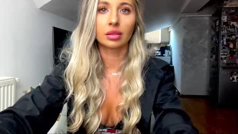 Snapshot of amyroberta92 chatting on 01-30-25, 10:19 amyroberta92 online show from 01-30-25, 10:19