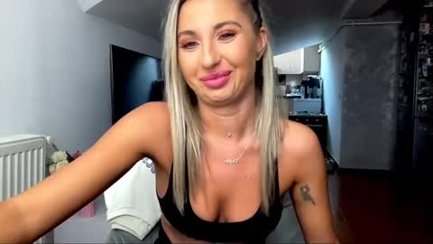 Snapshot of amyroberta92 chatting on 02-14-25, 10:28 amyroberta92 online show from 02-14-25, 10:28