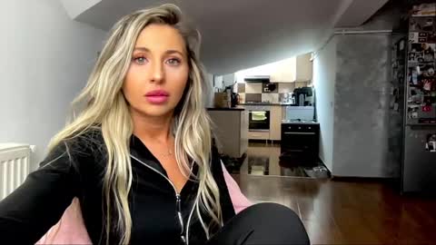 Snapshot of amyroberta92 chatting on 02-18-25, 10:16 amyroberta92 online show from 02-18-25, 10:16