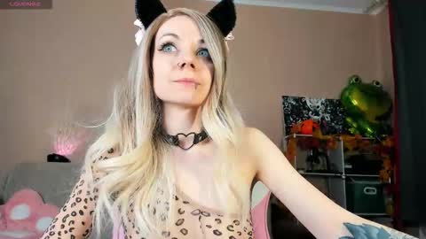 Snapshot of amyrose69 chatting on 10-14-25, 08:31 Amy Rose online show from 10-14-25, 08:31