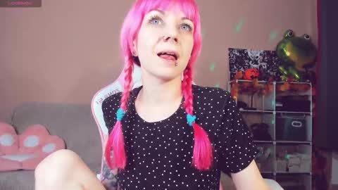 Snapshot of amyrose69 chatting on 10-18-25, 08:20 Amy Rose online show from 10-18-25, 08:20