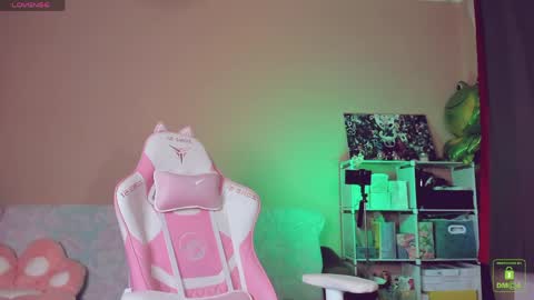 Snapshot of amyrose69 chatting on 05-22-26, 04:23 Amy Rose online show from 05-22-26, 04:23