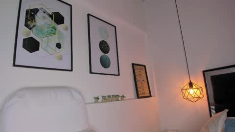 Amy online show from 04-20-26, 12:19