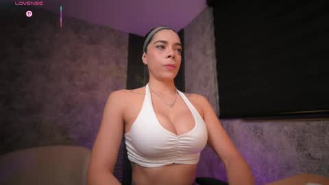 Snapshot of amywalker_ chatting on 05-14-26, 09:49 AMY WALKER online show from 05-14-26, 09:49