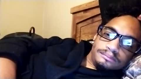 Snapshot of an377432 chatting on 10-18-25, 11:16 an377432 online show from 10-18-25, 11:16