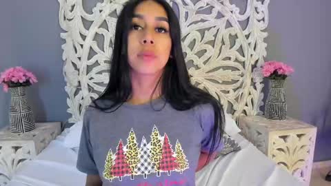 Snapshot of ana_gonzalez chatting on 04-28-26, 02:27 Ana Gonzalez online show from 04-28-26, 02:27