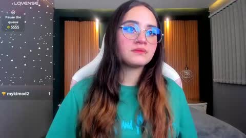 Snapshot of ana_taylor2 chatting on 02-07-25, 08:31 Ana online show from 02-07-25, 08:31