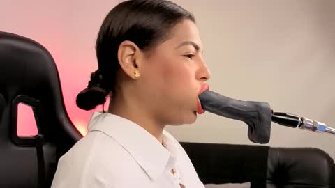 anabel alice gandara  online show from 09-28-25, 10:53