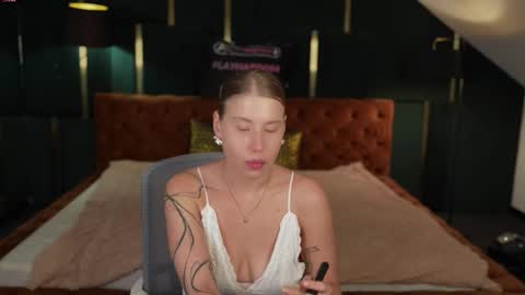 Snapshot of anabel_team054 chatting on 09-19-25, 06:59 PLAYHARD054 online show from 09-19-25, 06:59