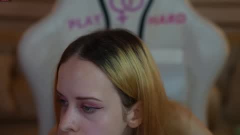 Snapshot of anabel_team054 chatting on 10-04-25, 11:19 PLAYHARD054 online show from 10-04-25, 11:19