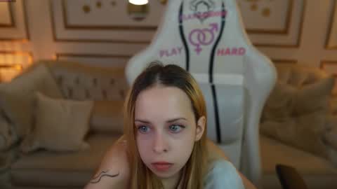 Snapshot of anabel_team054 chatting on 10-06-25, 10:34 PLAYHARD054 online show from 10-06-25, 10:34