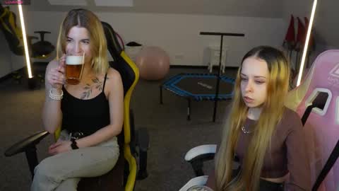 Snapshot of anabel_team054 chatting on 11-12-25, 11:10 PLAYHARD054 online show from 11-12-25, 11:10