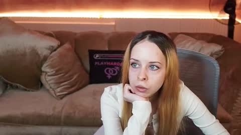 Snapshot of anabel_team054 chatting on 11-21-25, 11:31 PLAYHARD054 online show from 11-21-25, 11:31