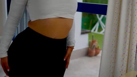 Snapshot of anabelcurvy chatting on 11-05-25, 02:17 anabelcurvy online show from 11-05-25, 02:17