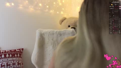 Annie  online show from 12-28-24, 02:42