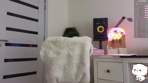 Annie  online show from 01-24-25, 06:14