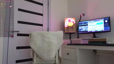 Annie  online show from 02-14-25, 06:29