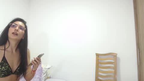 Snapshot of anabellov3 chatting on 02-05-25, 05:30 anabellov3 online show from 02-05-25, 05:30