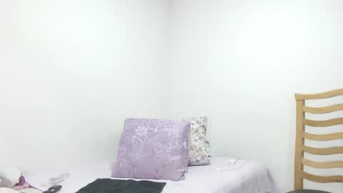 Snapshot of anabellov3 chatting on 03-06-25, 04:30 anabellov3 online show from 03-06-25, 04:30