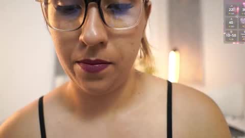 Ana Sofia Cooper online show from 11-30-25, 12:20