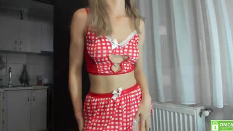 Anahi online show from 10-10-25, 04:22