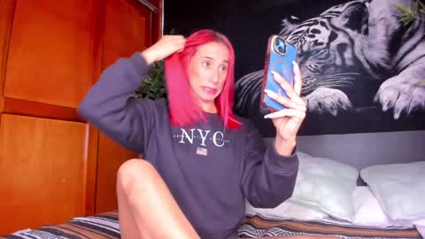 Anahi online show from 02-06-25, 02:55