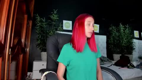 Anahi online show from 02-22-25, 11:24