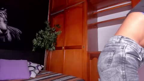 Anahi online show from 09-16-25, 03:07