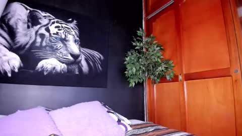 Anahi online show from 10-18-25, 03:31