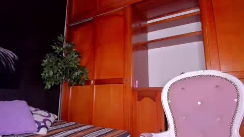 Anahi online show from 10-21-25, 03:18