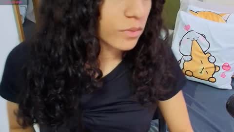 Snapshot of anahi_maite chatting on 02-20-25, 06:57 Anahi  online show from 02-20-25, 06:57