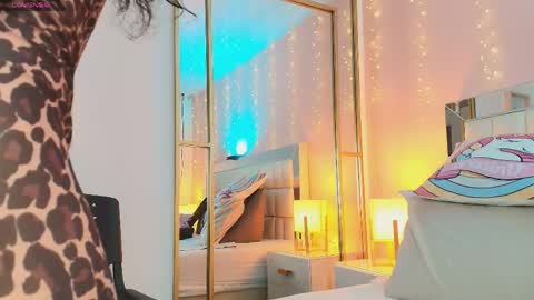 Anahi  online show from 04-27-26, 07:23