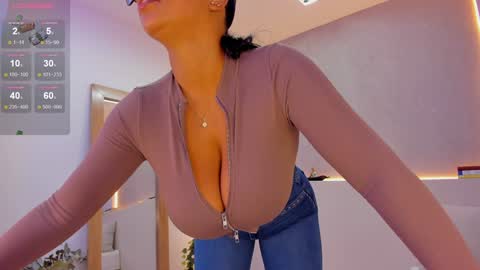 Snapshot of anahi_ryan chatting on 02-08-25, 01:11 Ana online show from 02-08-25, 01:11