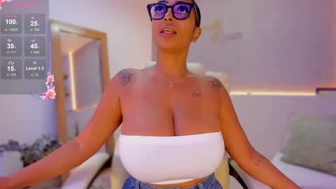 Snapshot of anahi_ryan chatting on 02-10-25, 01:22 Ana online show from 02-10-25, 01:22