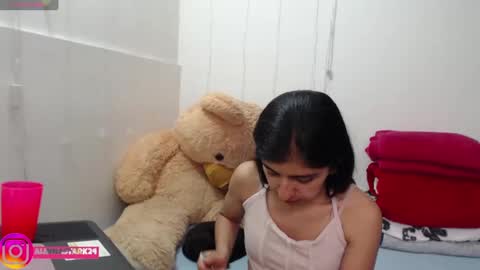 Anahi Browns online show from 11-12-25, 07:13